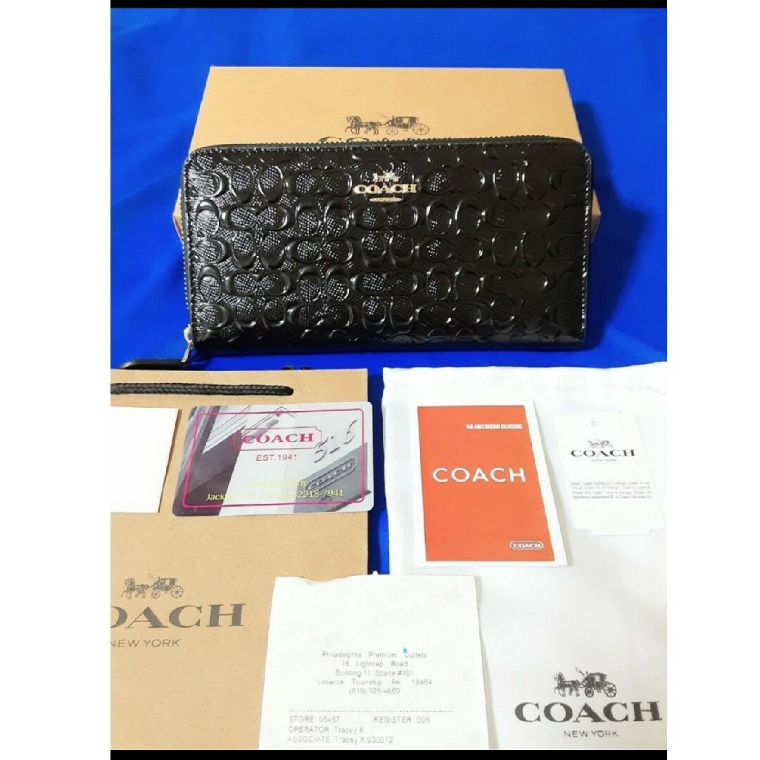 COACH(コーチ)の新品　COACH　長財布　ラウンドファスナー　ブラック　小銭入れ有　シグネチャー レディースのファッション小物(財布)の商品写真