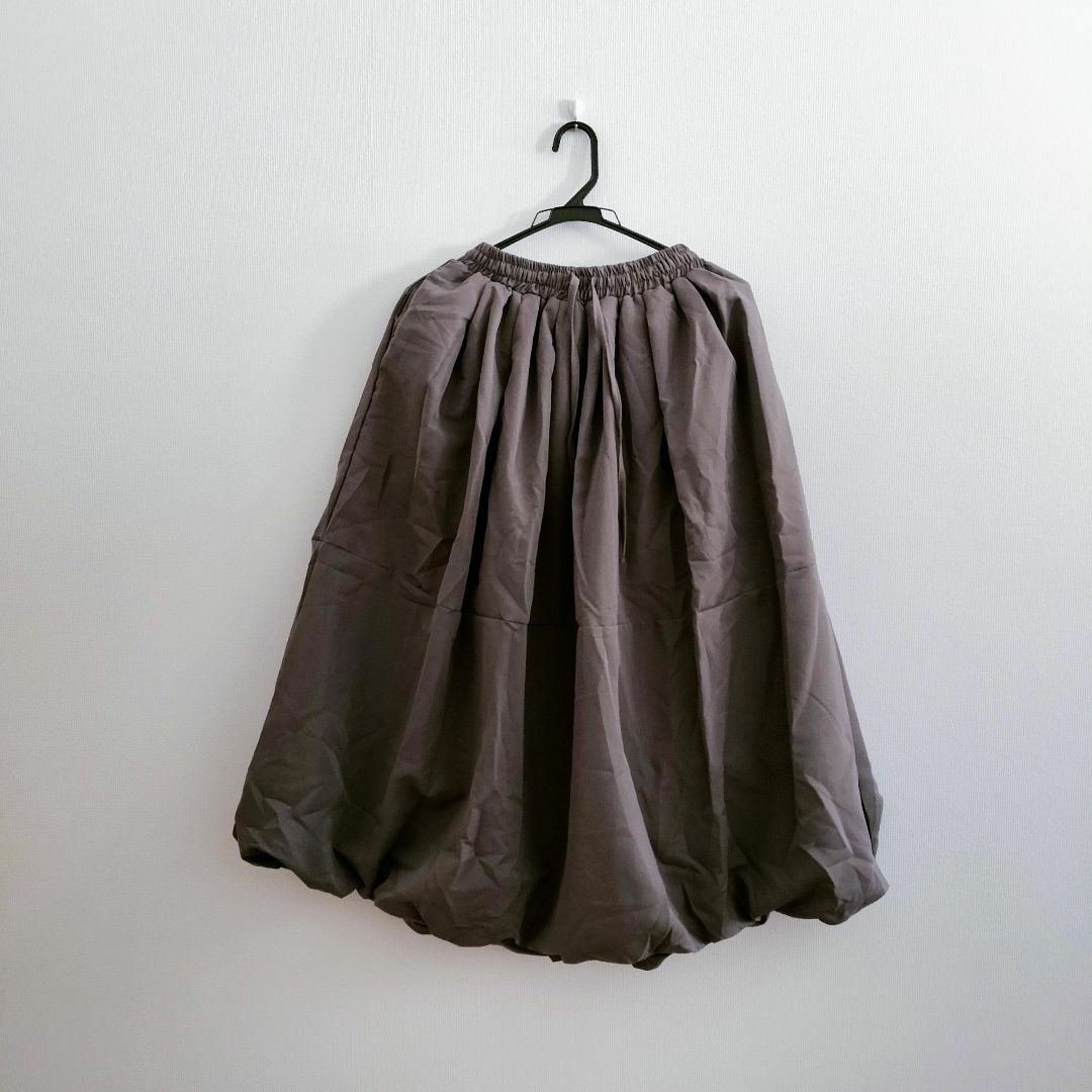 バルーンスカート ロングスカート グレー 大人シルエット ウエストゴム レディースのスカート(ロングスカート)の商品写真