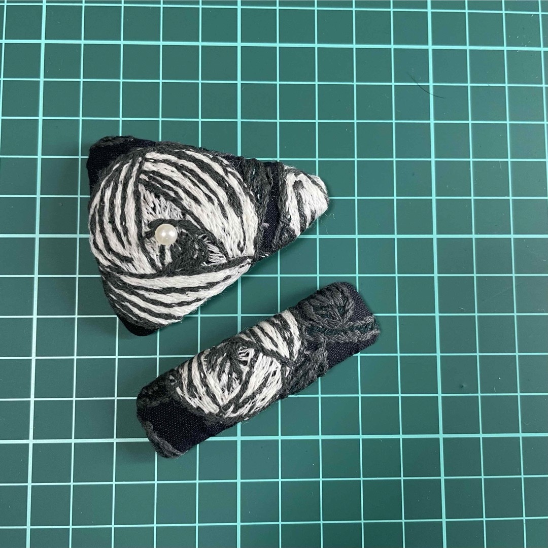 handmadeパッチンピン ⌘leaf⌘ ミナペルホネン 蒸らせ handmadeパッチンピン ⌘leaf⌘ ミナペルホネン 蒸らせ