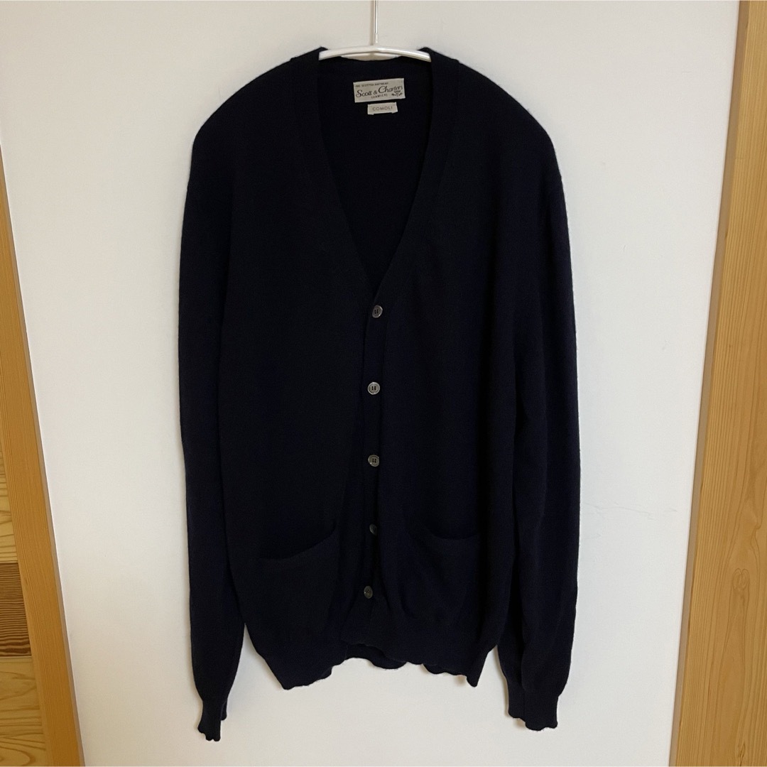 COMOLI(コモリ)のCOMOLI 22AW SCOTT&CHARTERS別注 Vネックカーディガン メンズのトップス(カーディガン)の商品写真