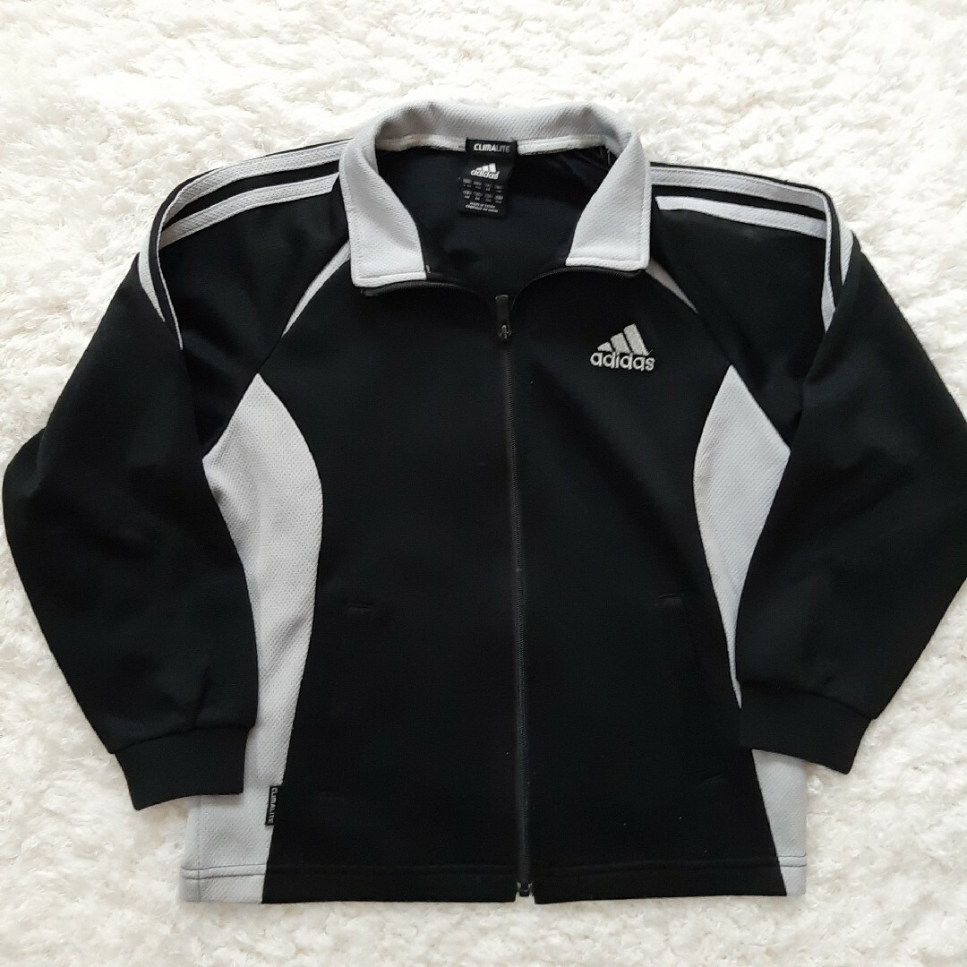 adidas(アディダス)のアディダス　キッズジャージ　トップス　120 中古 キッズ/ベビー/マタニティのキッズ服男の子用(90cm~)(ジャケット/上着)の商品写真