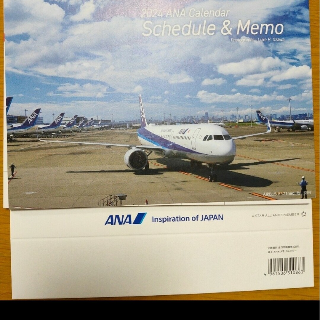 ANA(全日本空輸)(エーエヌエー(ゼンニッポンクウユ))の2024年版ANAカレンダー 2冊 インテリア/住まい/日用品の文房具(カレンダー/スケジュール)の商品写真