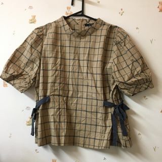 ダブルクローゼット(w closet)の【最終値下げ】w closet ブラウス ベージュ(シャツ/ブラウス(半袖/袖なし))