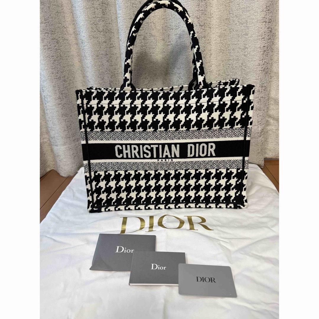 Christian Dior(クリスチャンディオール)のDIOR BOOK TOTE バッグ ミディアム レディースのバッグ(トートバッグ)の商品写真