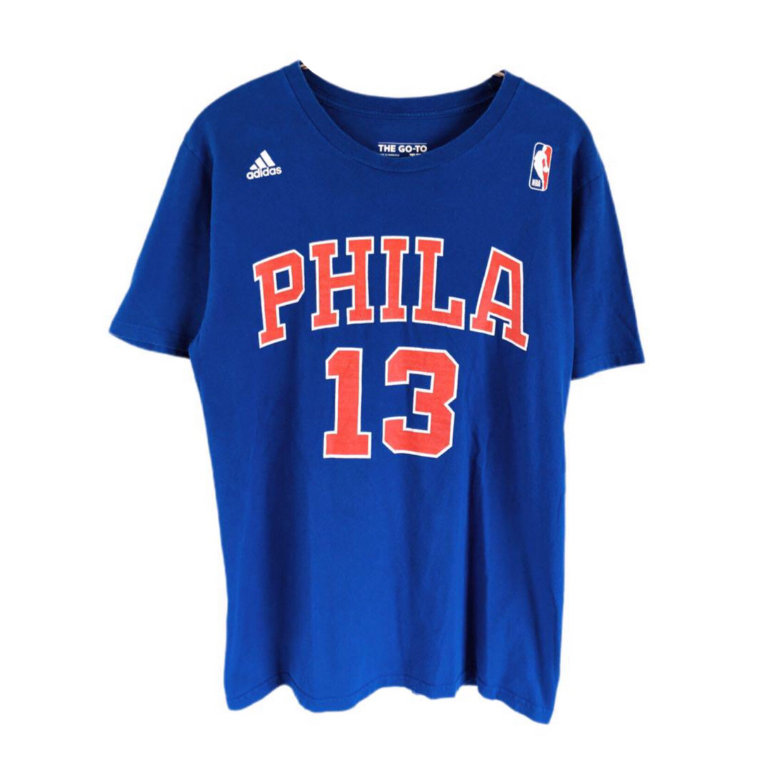 adidas(アディダス)のNBA　76ers　チェンバレン　13　永久欠番　Tシャツ　M　青　USA古着 メンズのトップス(Tシャツ/カットソー(半袖/袖なし))の商品写真