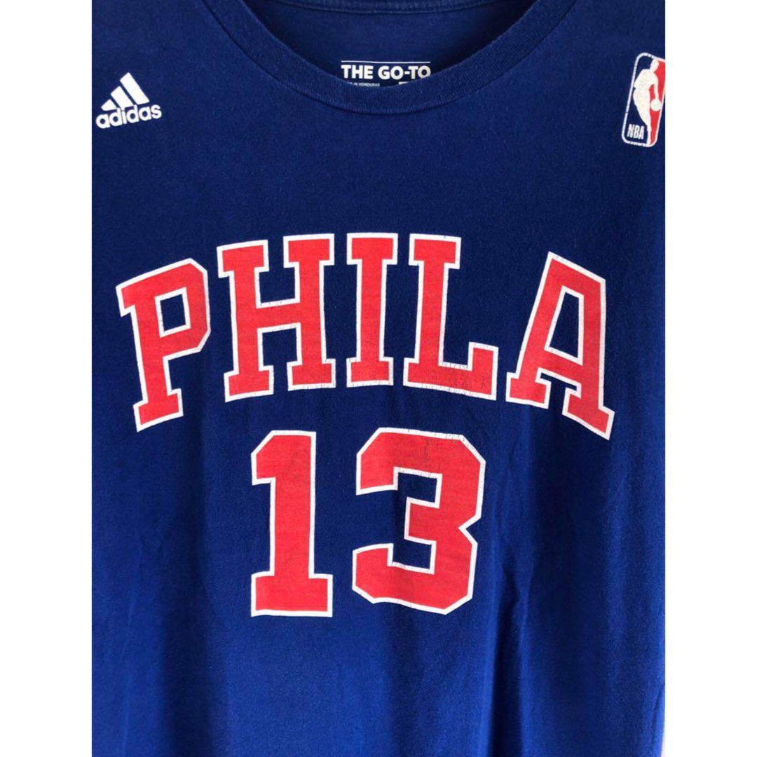 adidas(アディダス)のNBA　76ers　チェンバレン　13　永久欠番　Tシャツ　M　青　USA古着 メンズのトップス(Tシャツ/カットソー(半袖/袖なし))の商品写真