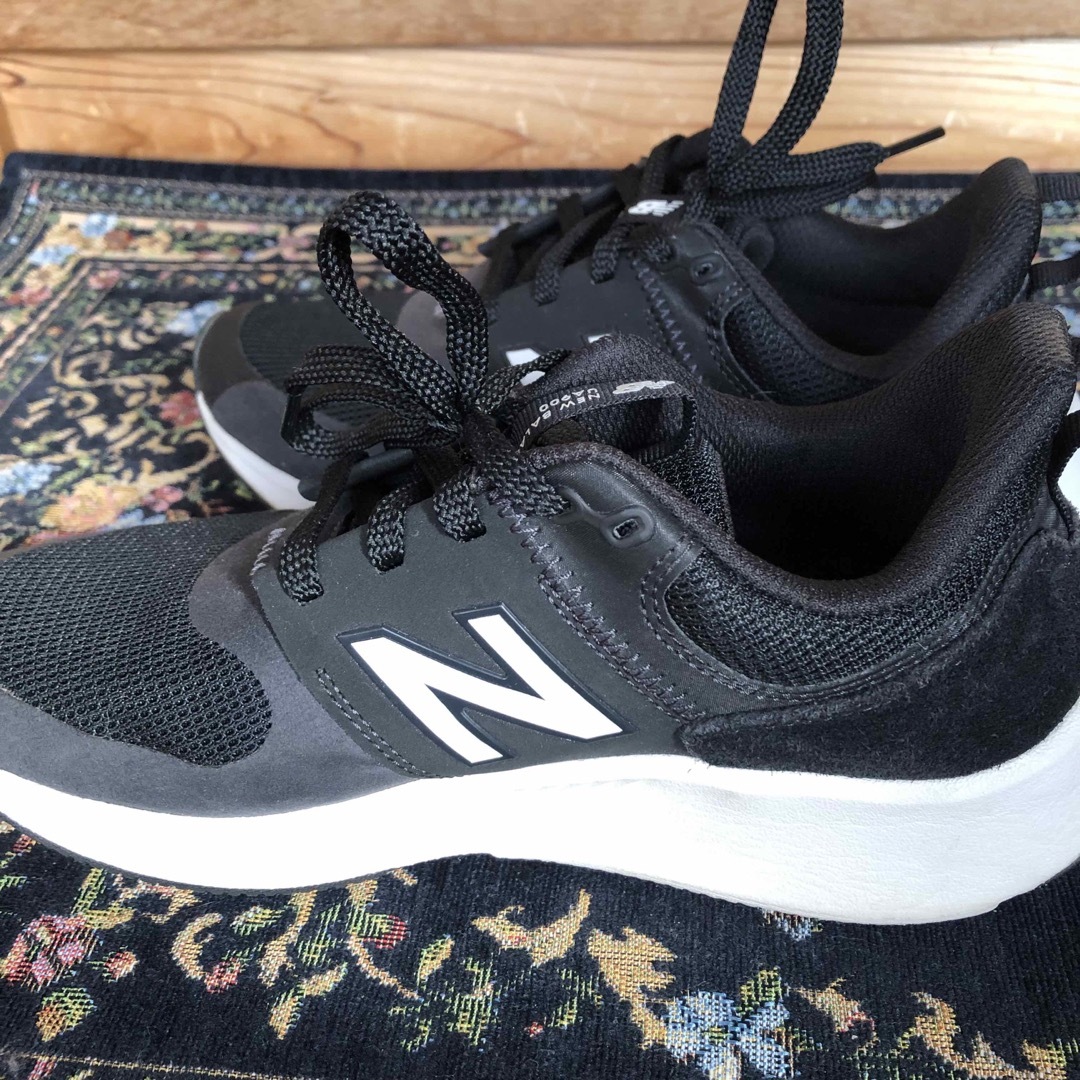 New Balance(ニューバランス)のレディース　NEW バランス　23.５　黒 レディースの靴/シューズ(スニーカー)の商品写真