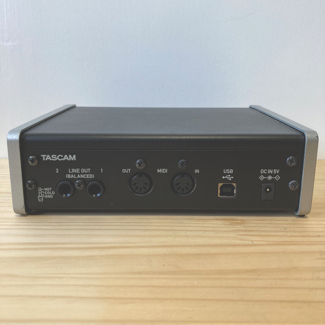 TASCAM US-2x2 オーディオインターフェース USBケーブル付き 楽器のDTM/DAW(オーディオインターフェイス)の商品写真