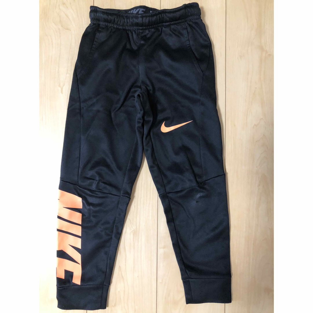 NIKE(ナイキ)のNIKE ジャージ  パンツ　110〜116 キッズ/ベビー/マタニティのキッズ服男の子用(90cm~)(パンツ/スパッツ)の商品写真