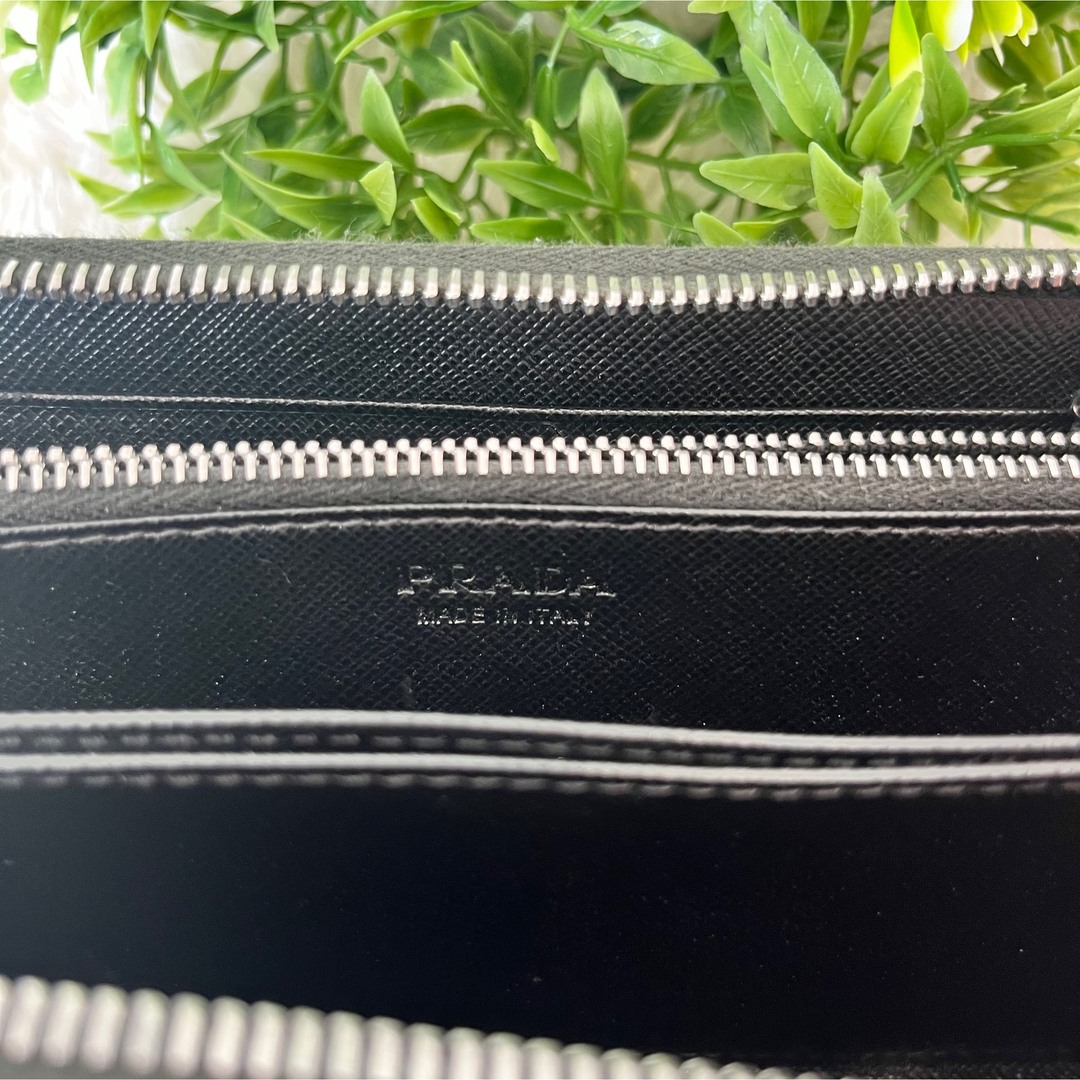 PRADA(プラダ)のPRADA プラダ  長財布 サイフ ラウンドファスナー ブラック メタル ロゴ メンズのファッション小物(長財布)の商品写真