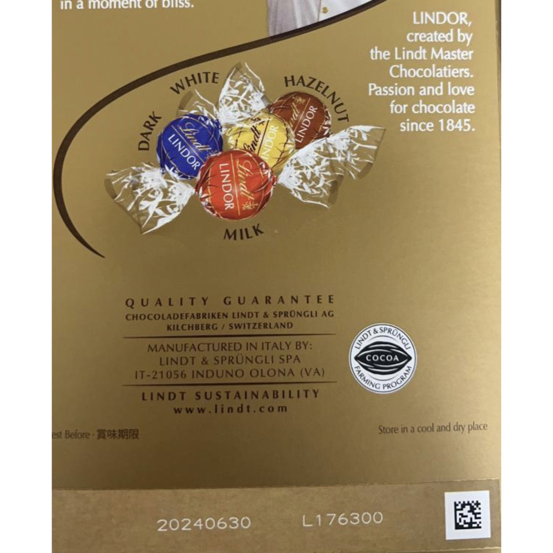 Lindt(リンツ)のコストコ リンツリンドールチョコレートゴールドアソート　1箱4種類48個 食品/飲料/酒の食品(菓子/デザート)の商品写真