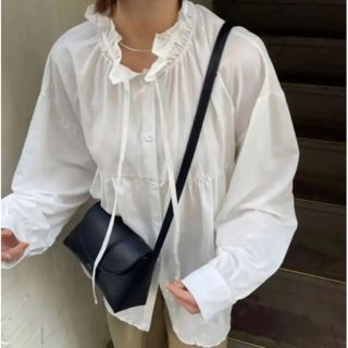 ラウジー(lawgy)のlawgy frill ribbon design shirt(シャツ/ブラウス(長袖/七分))