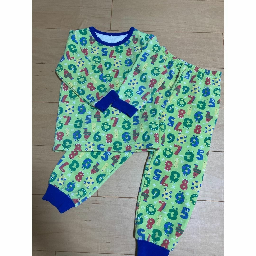 キッズ　パジャマ　冬用　110センチ キッズ/ベビー/マタニティのキッズ服男の子用(90cm~)(パジャマ)の商品写真