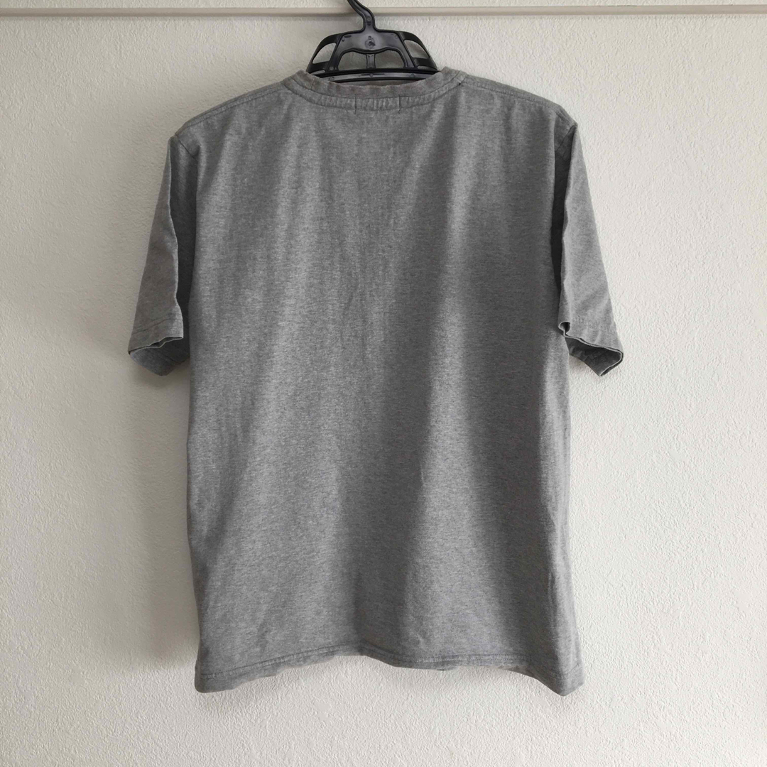 FRED PERRY(フレッドペリー)のフレッドペリー　Tシャツ  グレー　Mサイズ メンズのトップス(Tシャツ/カットソー(半袖/袖なし))の商品写真