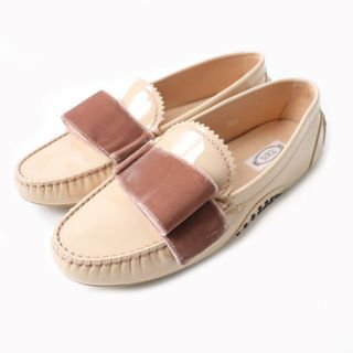 トッズ(TOD'S)の未使用品★TOD’S トッズ ベロア使い パテントレザー ドライビングシューズ／フラットシューズ ベビーピンク レディース 38 1/2 イタリア製(スリッポン/モカシン)