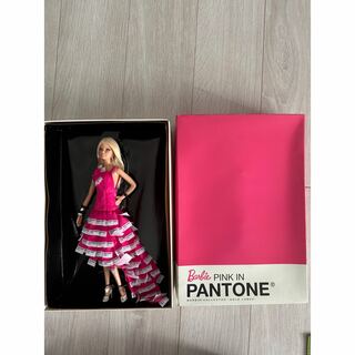 バービー(Barbie)の2011年Barbie PINK IN PANTONE人形レア　ヴィンテージ(ぬいぐるみ/人形)