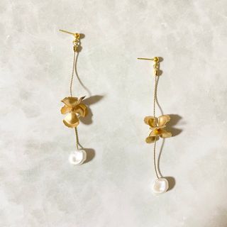 新作　真鍮ゴールドフラワー　バロックパール　イヤリング　ピアス　結婚式　お色直し(ピアス)