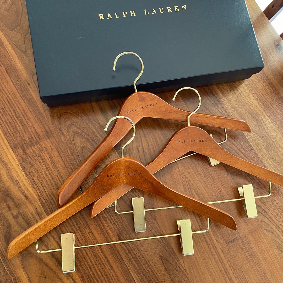 Ralph Lauren(ラルフローレン)のラルフローレン⭐️ 木製 ハンガー 非売品 Ralph Lauren インテリア/住まい/日用品の収納家具(押し入れ収納/ハンガー)の商品写真