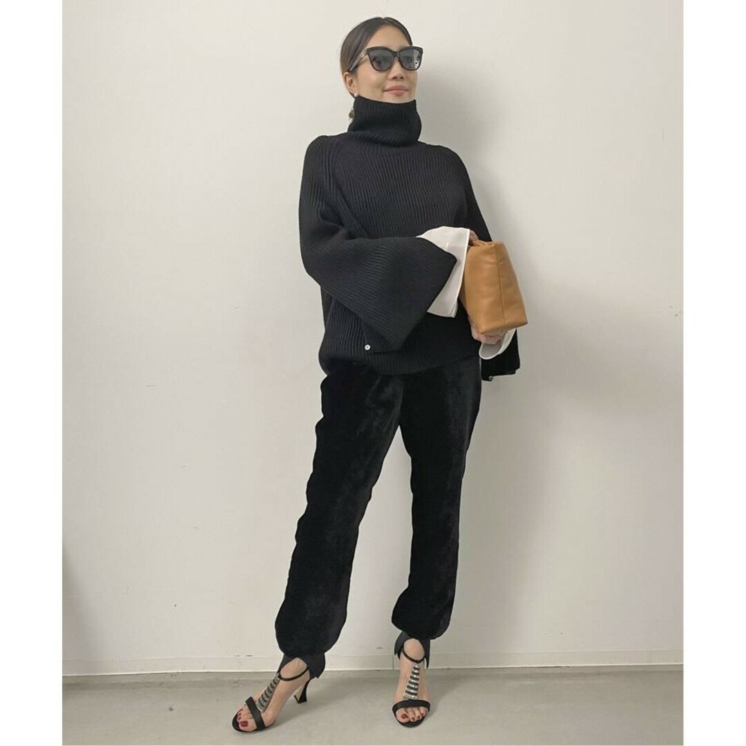 L'Appartement DEUXIEME CLASSE(アパルトモンドゥーズィエムクラス)のL'AppartementVelor Rib Pants¥53,900税 レディースのパンツ(カジュアルパンツ)の商品写真