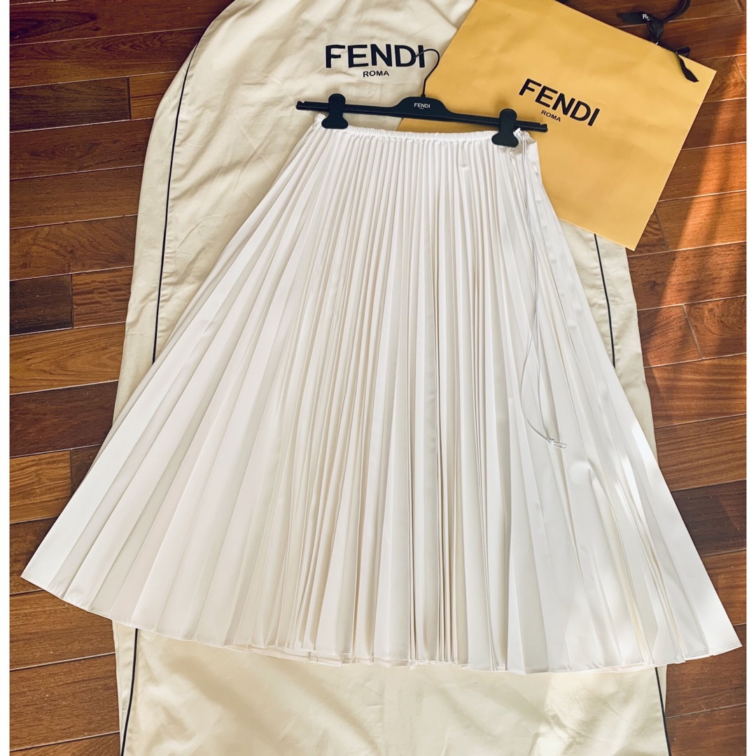 未使用★FENDIプリーツスカート定価170500円