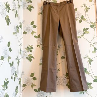 エイチアンドエム(H&M)の美品【H＆M】ストレッチセンタープレス ブーツカットパンツ 36 スラックス 茶(カジュアルパンツ)