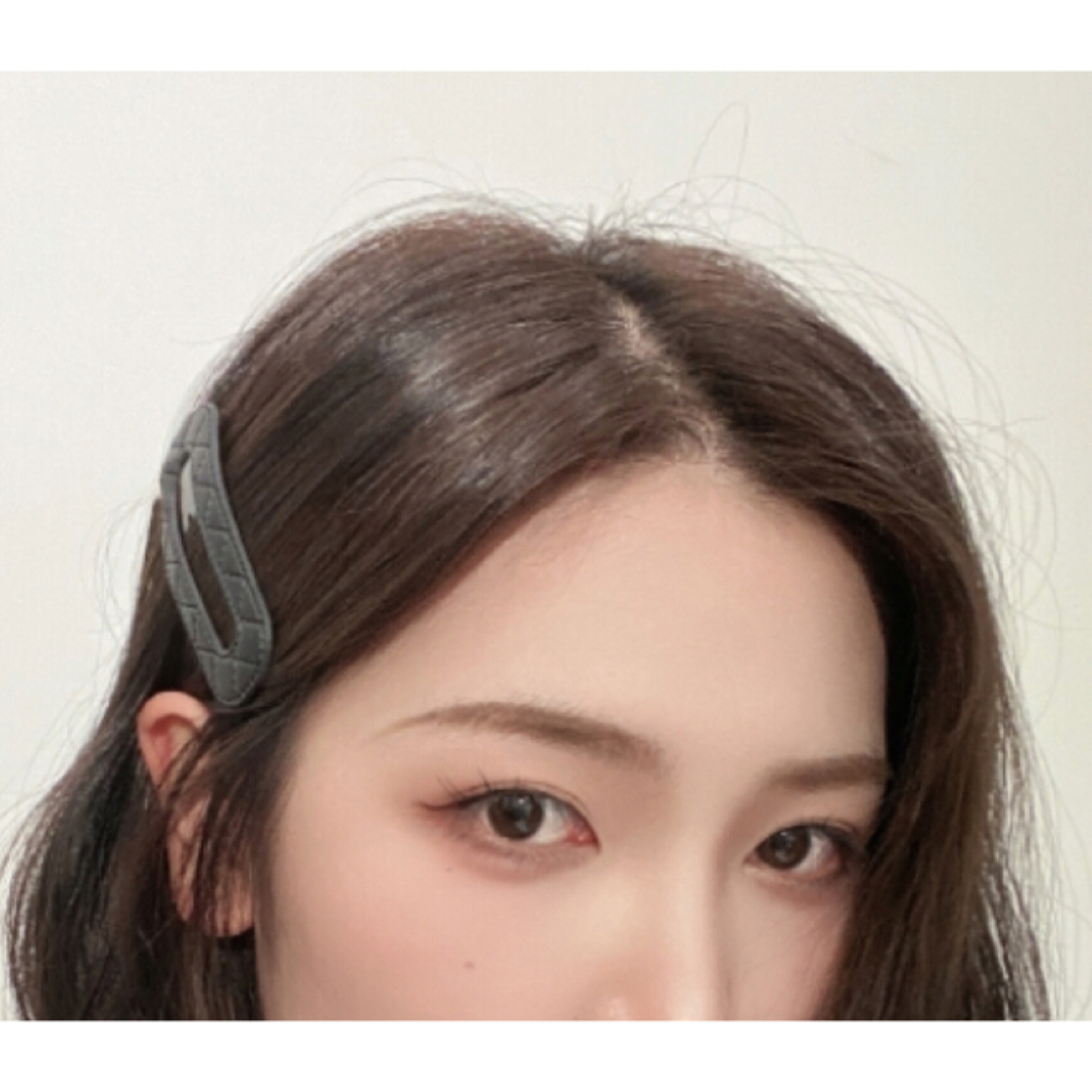 ・ヘアピン2点セット・ホワイト・スクエア・大人カジュアル・韓国・パッチンピン・ レディースのヘアアクセサリー(ヘアピン)の商品写真