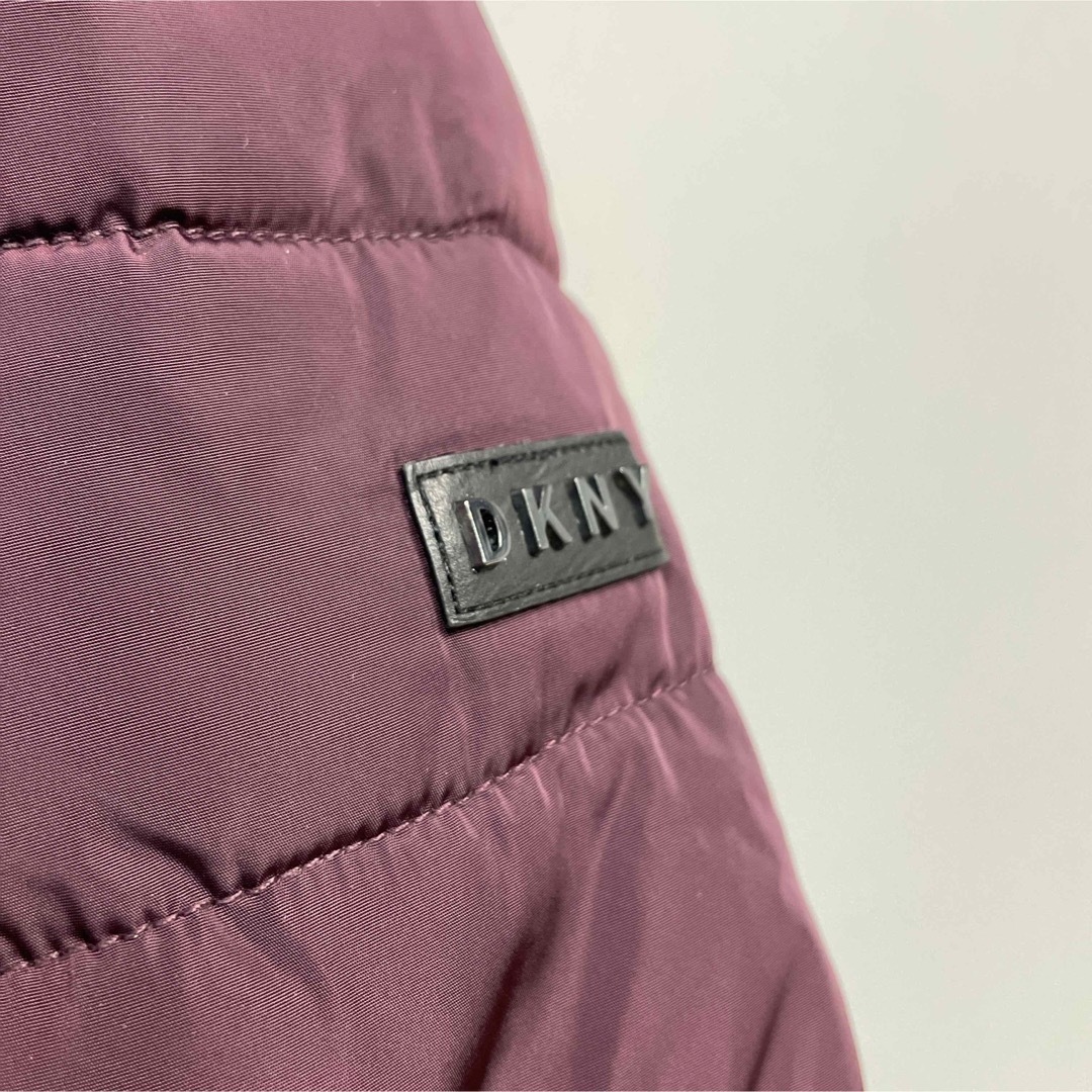 DKNY(ダナキャランニューヨーク)のDKNY ダナキャラン ダウンコート ボルドー　S ダウンジャケット　ジャンバー レディースのジャケット/アウター(ダウンジャケット)の商品写真