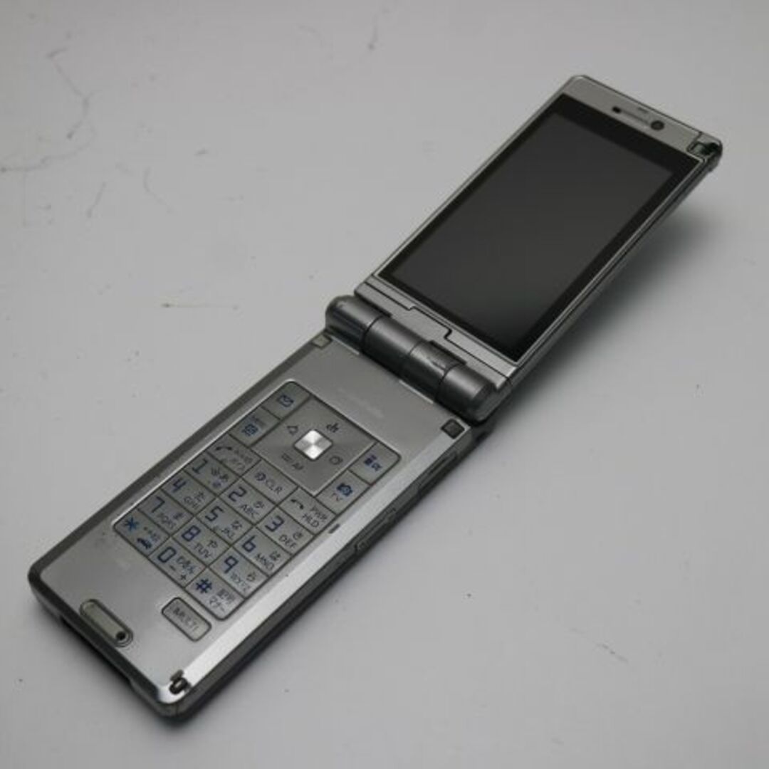 Panasonic(パナソニック)の良品中古 P906i メタル 白ロムM333 スマホ/家電/カメラのスマートフォン/携帯電話(携帯電話本体)の商品写真