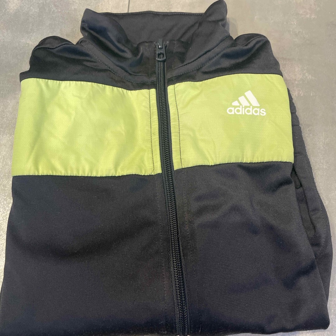 adidas(アディダス)のアディダス　イエローアウター　140センチ　アウター キッズ/ベビー/マタニティのキッズ服男の子用(90cm~)(ジャケット/上着)の商品写真