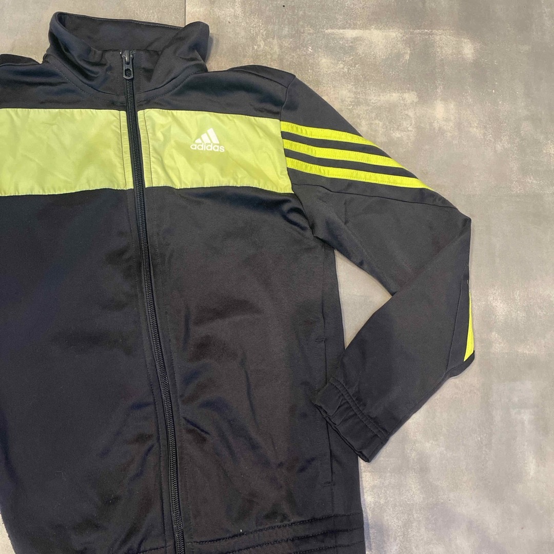 adidas(アディダス)のアディダス　イエローアウター　140センチ　アウター キッズ/ベビー/マタニティのキッズ服男の子用(90cm~)(ジャケット/上着)の商品写真