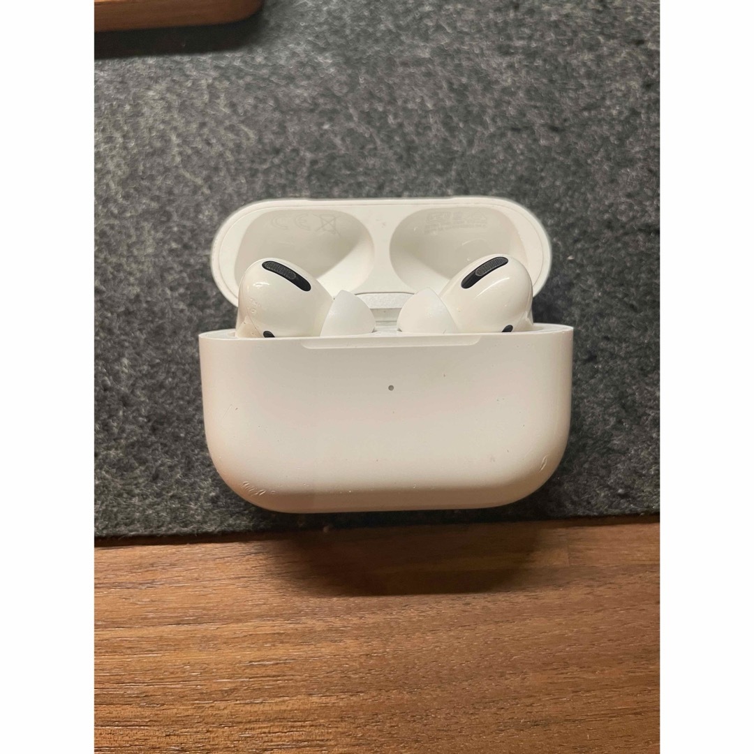 Apple(アップル)のAir pods pro第一世代　ジャンク品 スマホ/家電/カメラのオーディオ機器(ヘッドフォン/イヤフォン)の商品写真