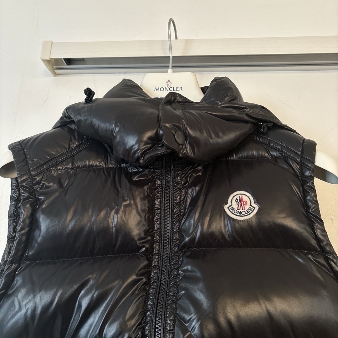 MONCLER(モンクレール)の期間限定値下げ　超美品モンクレールBormesダウンベスト　1 メンズのジャケット/アウター(ダウンベスト)の商品写真