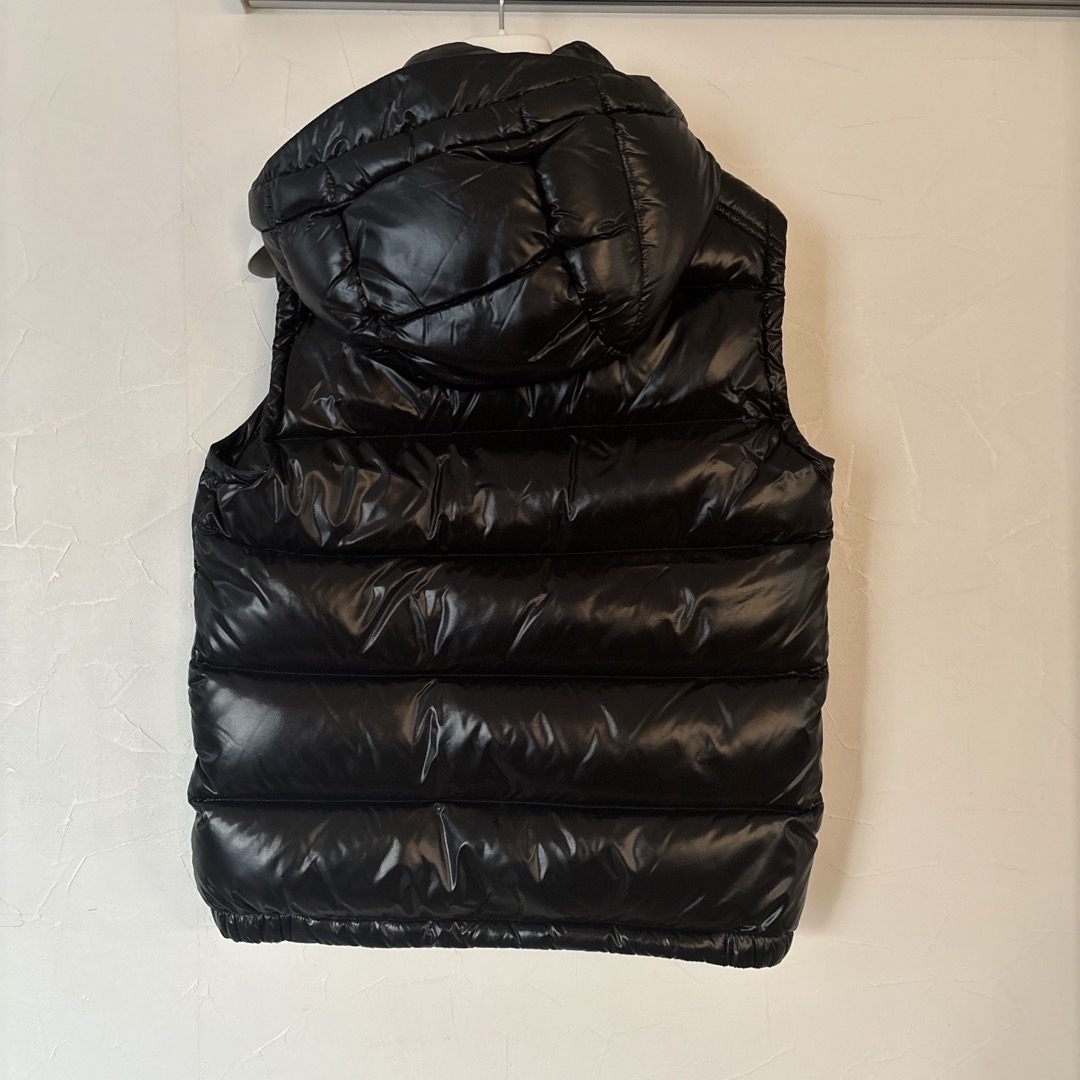 MONCLER(モンクレール)の期間限定値下げ　超美品モンクレールBormesダウンベスト　1 メンズのジャケット/アウター(ダウンベスト)の商品写真