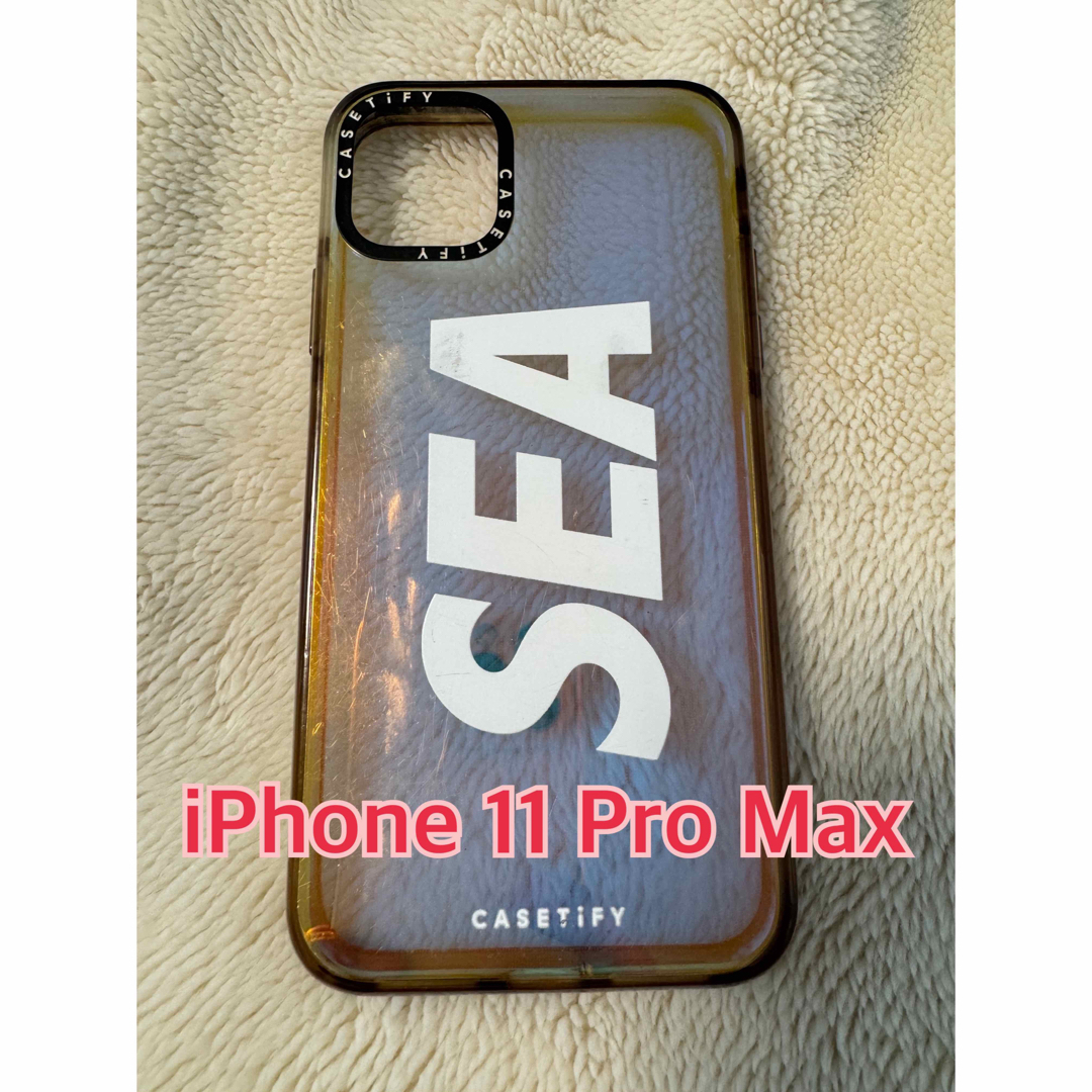 着用WIND AND SEA CASETiFY iPhone11 pro Case