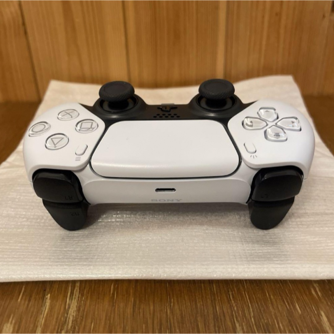 PlayStation(プレイステーション)の純正品 PS5 DualSense ワイヤレスコントローラー エンタメ/ホビーのゲームソフト/ゲーム機本体(家庭用ゲーム機本体)の商品写真