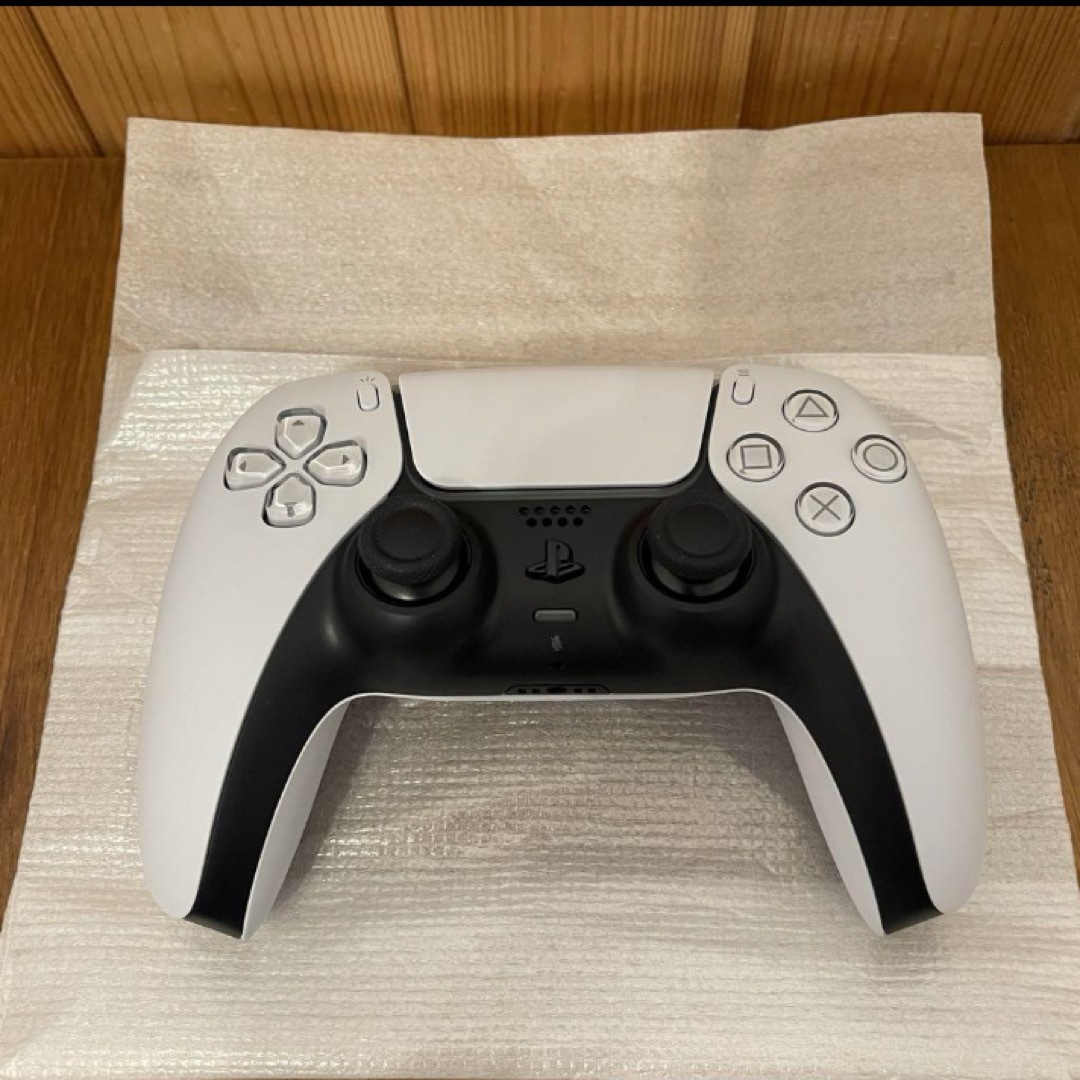 PlayStation(プレイステーション)の純正品 PS5 DualSense ワイヤレスコントローラー エンタメ/ホビーのゲームソフト/ゲーム機本体(家庭用ゲーム機本体)の商品写真