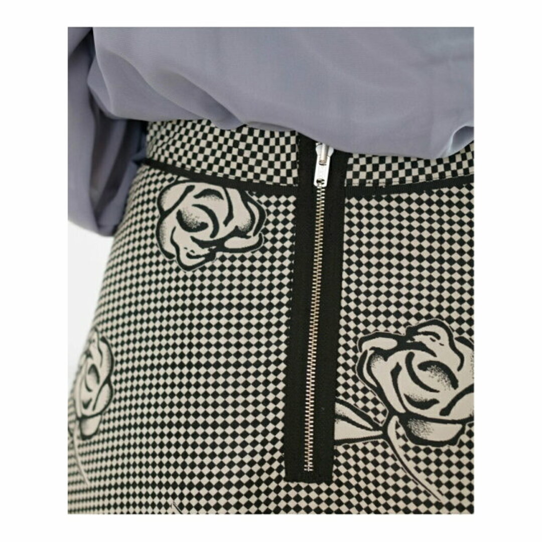 STRAWBERRY-FIELDS(ストロベリーフィールズ)の【ブラック2】【S】ブロッキングローズ レディースのスカート(ロングスカート)の商品写真