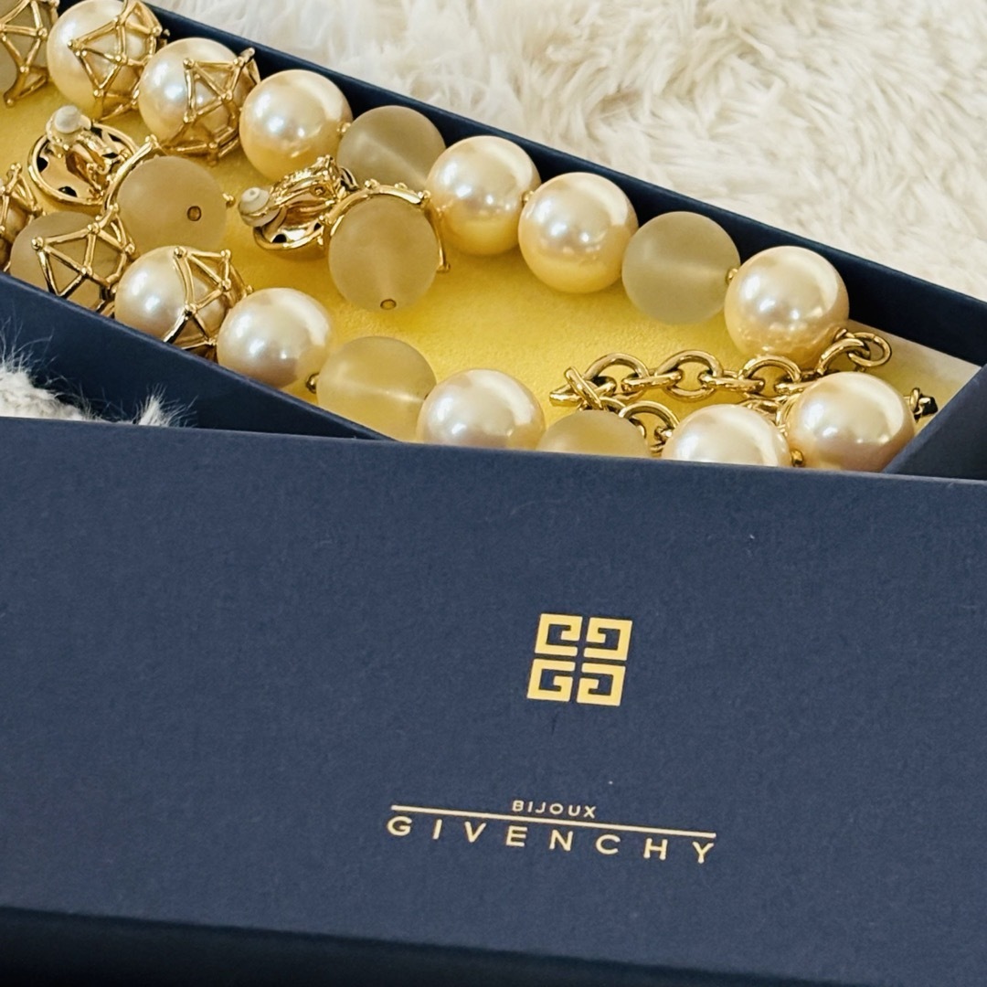 GIVENCHY - givenchy  ネックレス　イヤリング　白珠　ゴールド　硝子　超美品