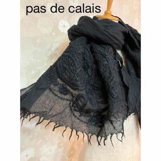 パドカレ(pas de calais)のpas de calais（パドカレ） 刺繍　ストール　黒(ストール/パシュミナ)