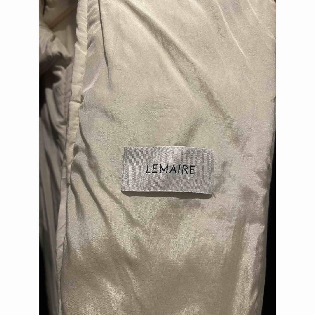 LEMAIRE(ルメール)のLEMAIRE シルクダウンコート レディースのジャケット/アウター(ダウンコート)の商品写真