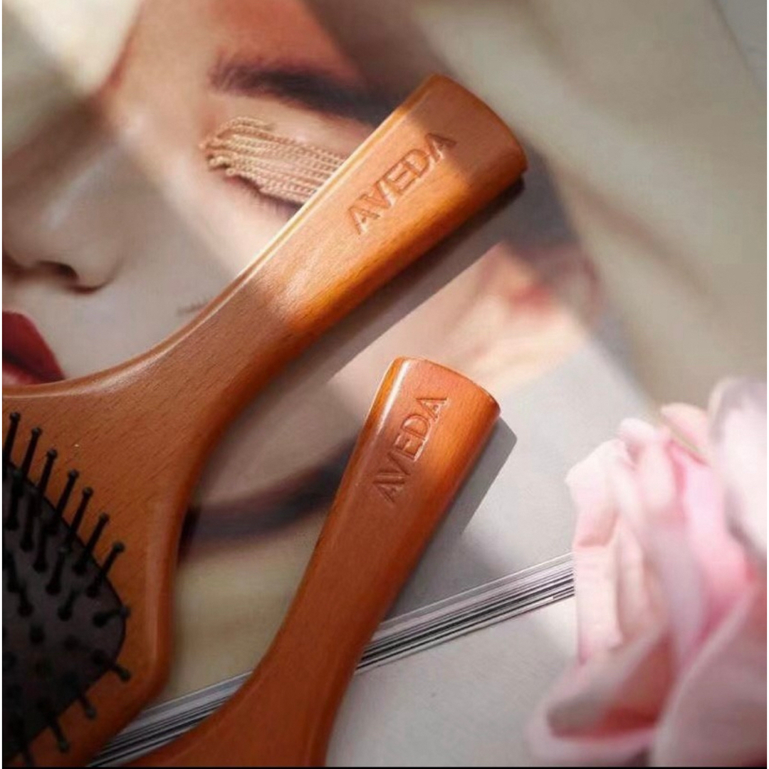 AVEDA(アヴェダ)のアヴェダ　パドルブラシ　AVEDA  ミニサイズ　頭皮ケア　マッサージ コスメ/美容のヘアケア/スタイリング(ヘアブラシ/クシ)の商品写真