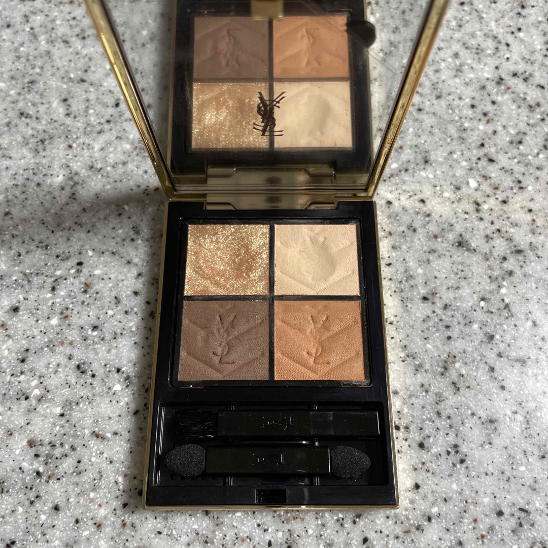 Yves Saint Laurent Beaute(イヴサンローランボーテ)のイヴ・サンローラン　クチュールミニクラッチ　300 コスメ/美容のベースメイク/化粧品(アイシャドウ)の商品写真