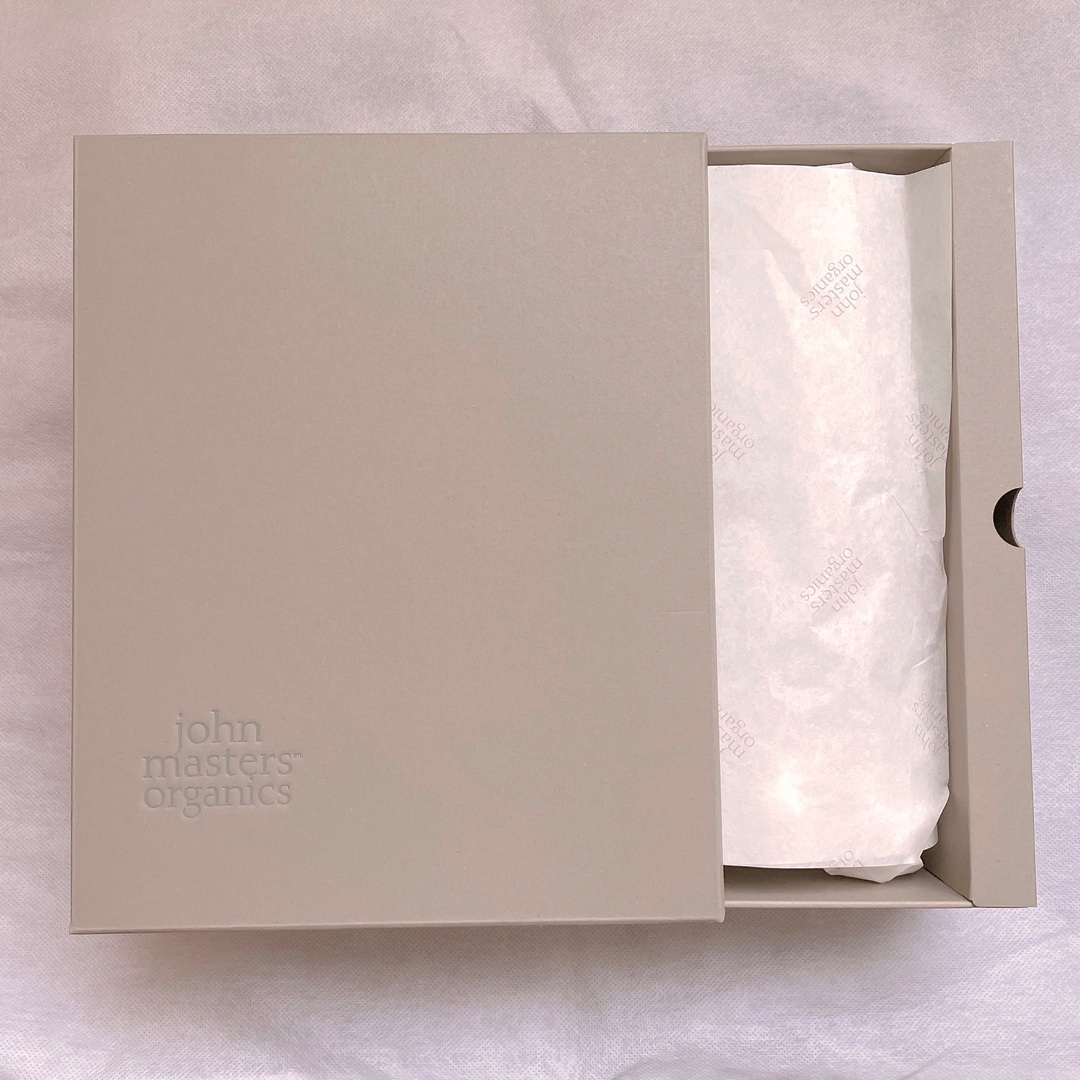 John Masters Organics(ジョンマスターオーガニック)の【新品】ブラシ&トリートメント ギフトセット コスメ/美容のヘアケア/スタイリング(ヘアケア)の商品写真