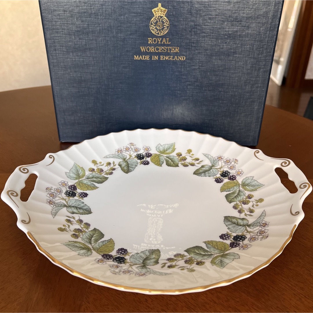 Royal Worcester(ロイヤルウースター)の【希少品】ロイヤルウースター★ラビニア★手付きサービングプレート インテリア/住まい/日用品のキッチン/食器(食器)の商品写真