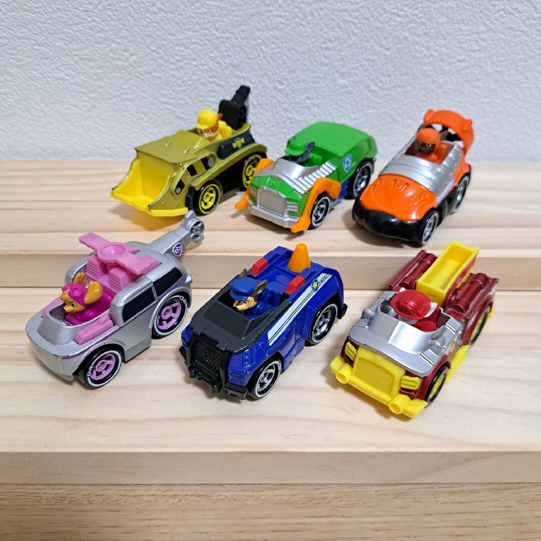 Takara Tomy(タカラトミー)のパウパトロール　ミニカー 6点セット エンタメ/ホビーのおもちゃ/ぬいぐるみ(キャラクターグッズ)の商品写真