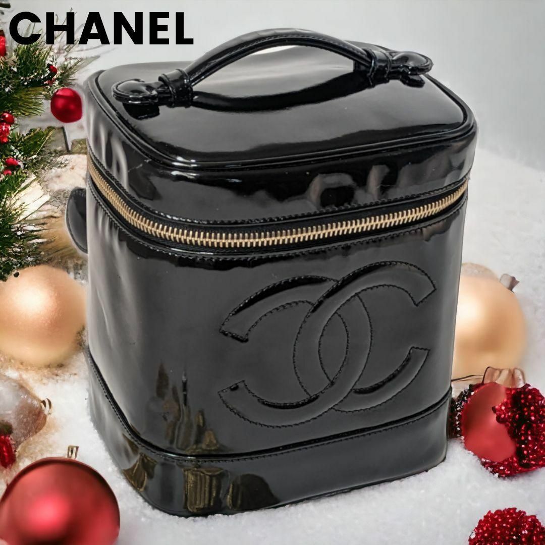 バッグ【美品】シャネル CHANEL ココマーク エナメル　バニティ　ブラック　金具