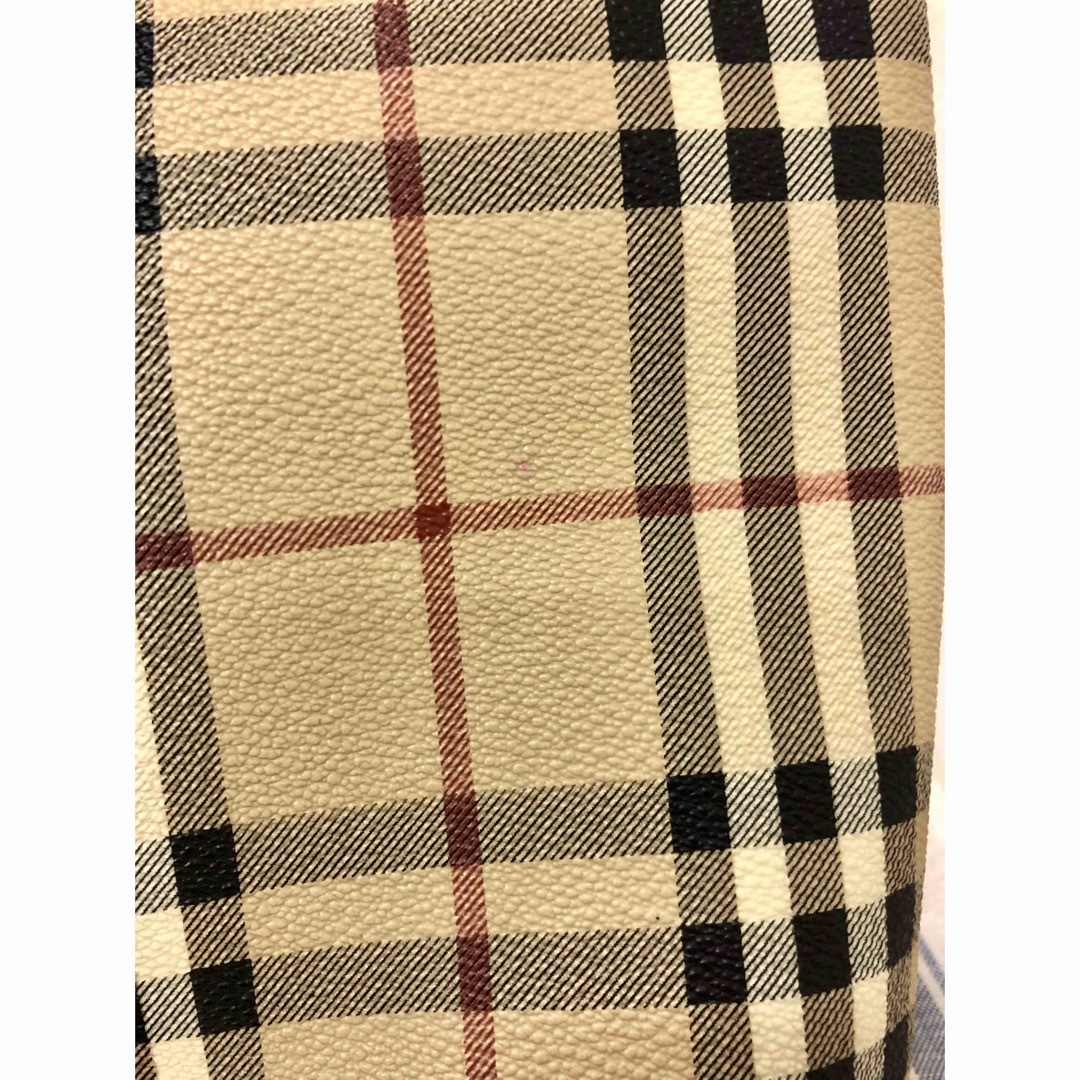 BURBERRY(バーバリー)のバーバリーロンドンで購入‼️ PVCレザートートバッグ レディースのバッグ(トートバッグ)の商品写真