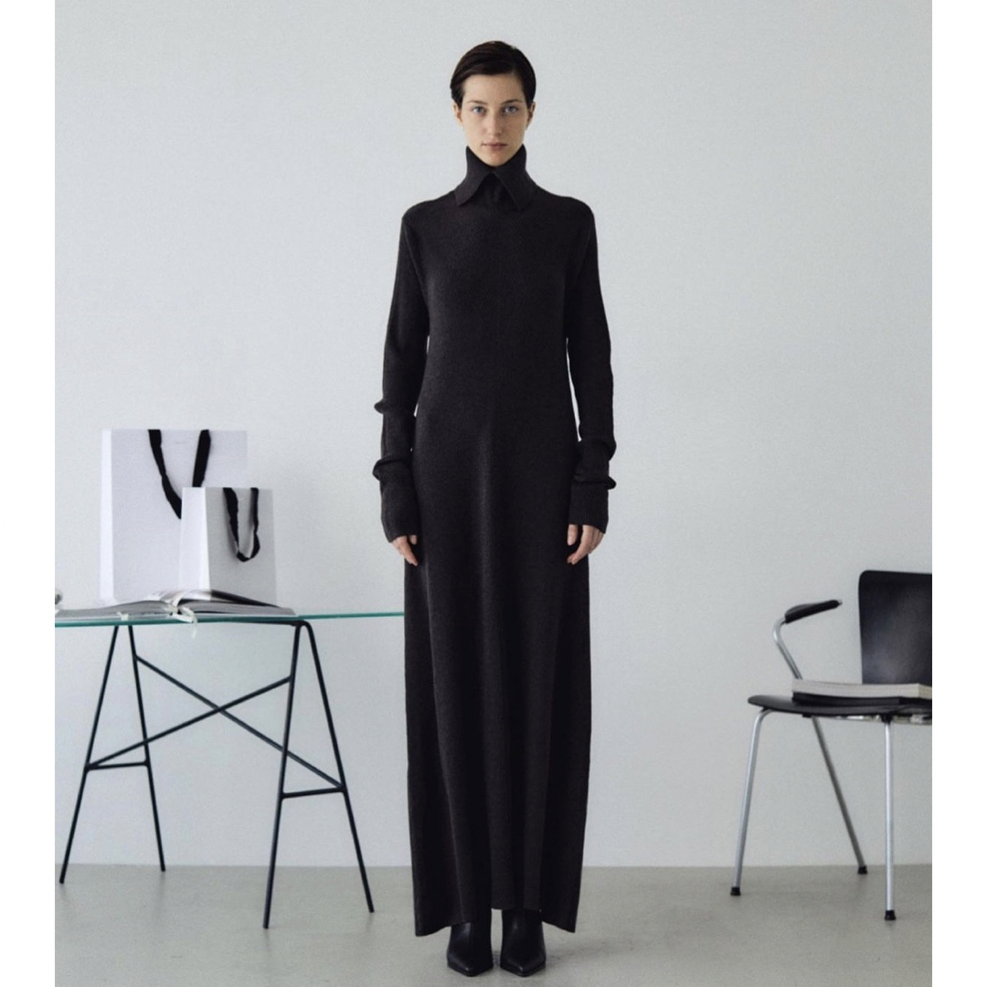 RIM.ARK(リムアーク)のリムアークHigh collar flare knit OP BLK  レディースのワンピース(ロングワンピース/マキシワンピース)の商品写真