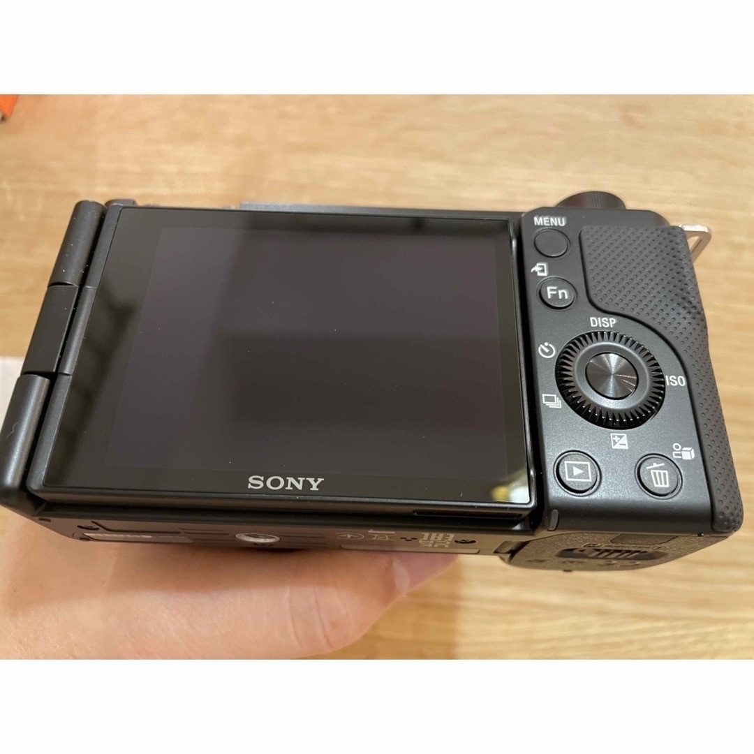 SONY(ソニー)のSONY  ZV-E10 シューティンググリップ スマホ/家電/カメラのカメラ(ミラーレス一眼)の商品写真