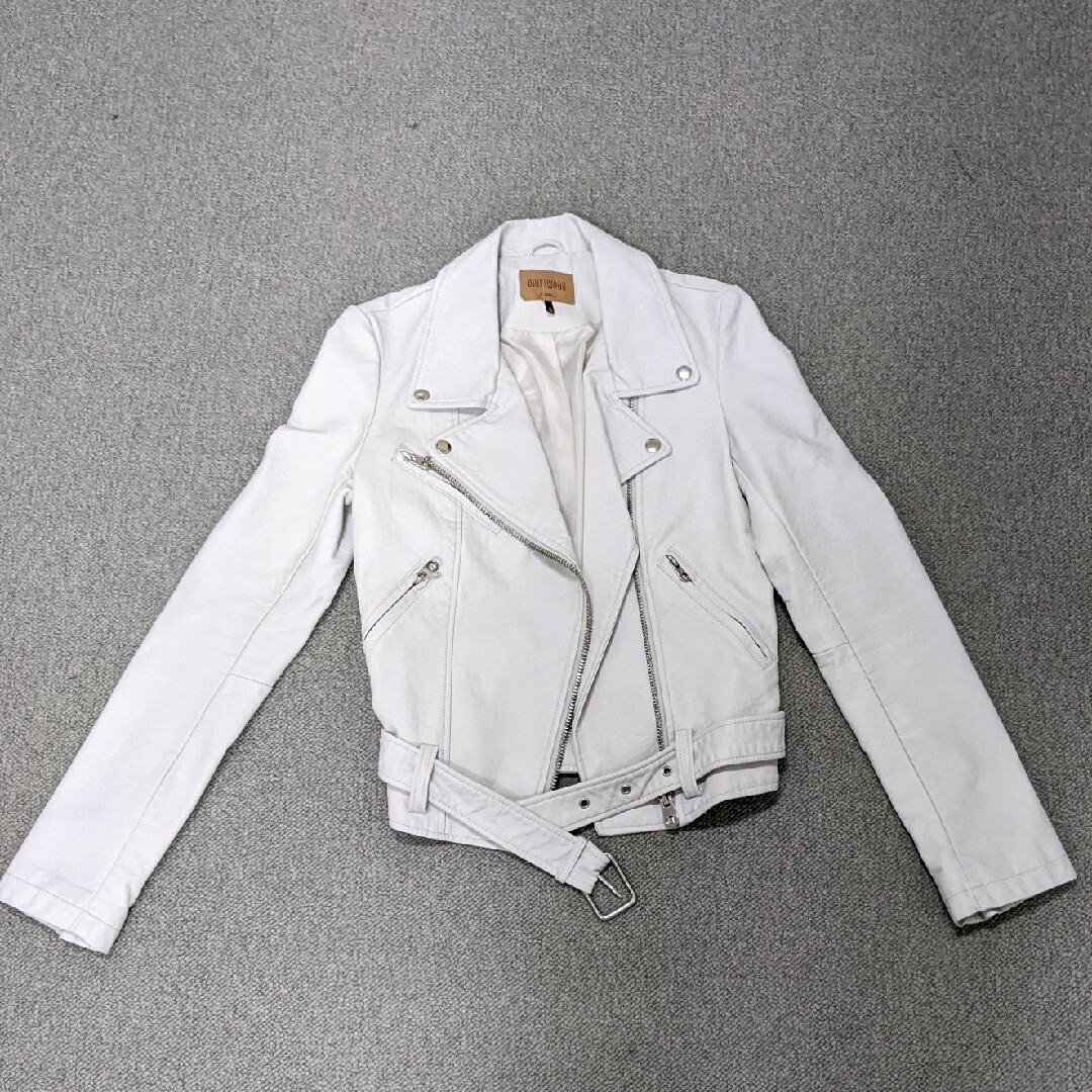 DRIFTWOOD(ドリフトウッド)の花　刺繍　ホワイト　ライダースジャケット レディースのジャケット/アウター(ライダースジャケット)の商品写真